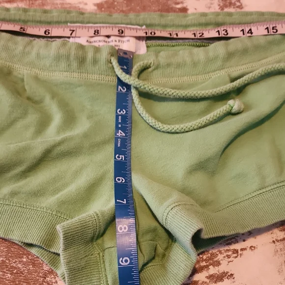 Abercrombie & Fitch Women's NY Athletic Short Shorts. Size: L